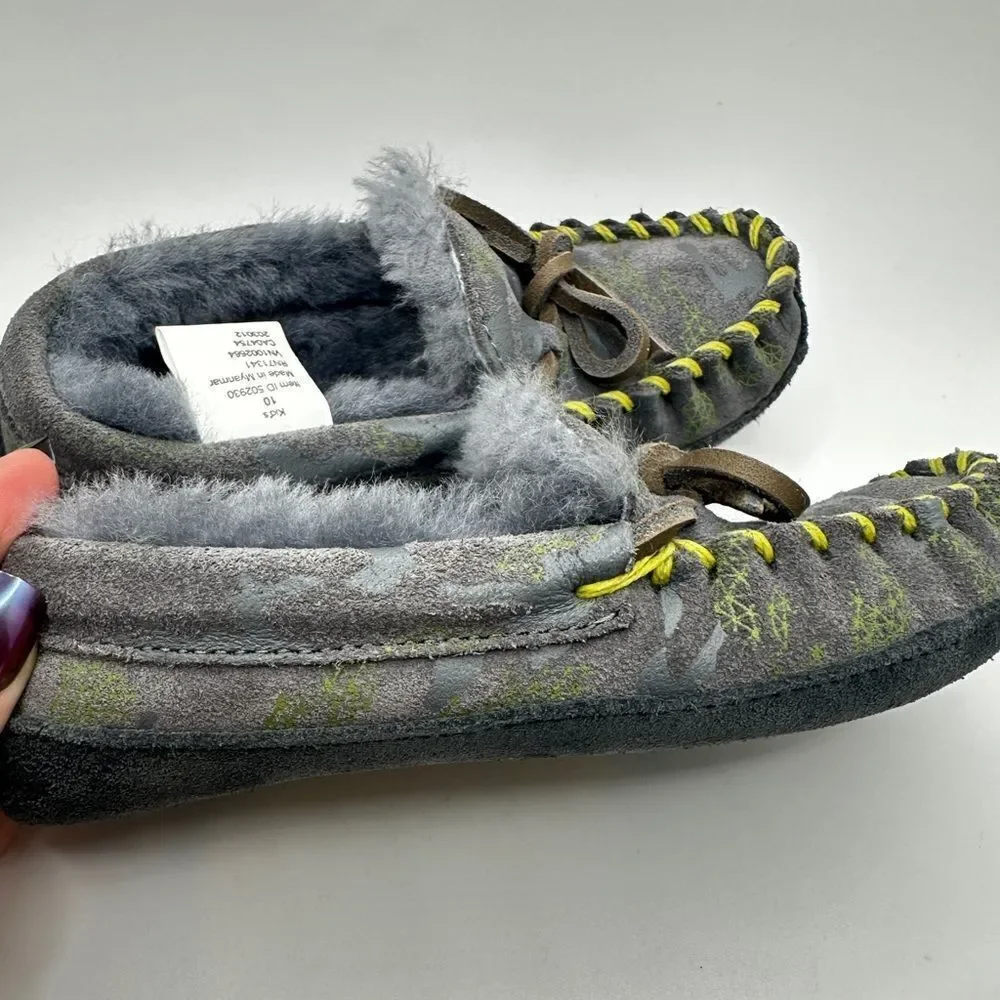 NWOT LL Bean Kids Wicked Good Gray Suede Shearling Moccasins Slippers, Size 10